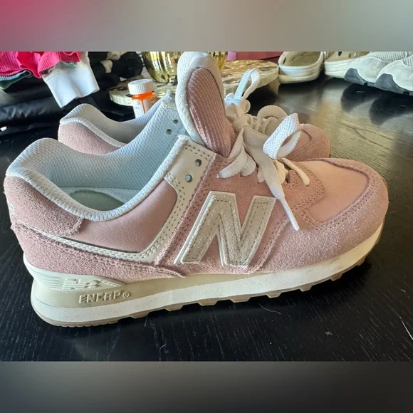 New Balance 574 White and Pink Sneakers - Picture 4 of 5